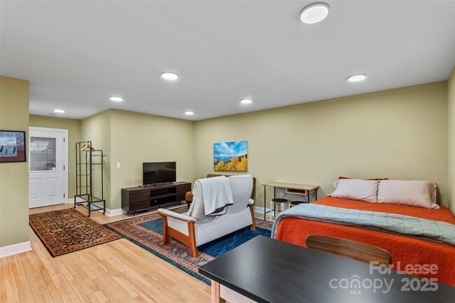 Building Photo - 5 Elmore St