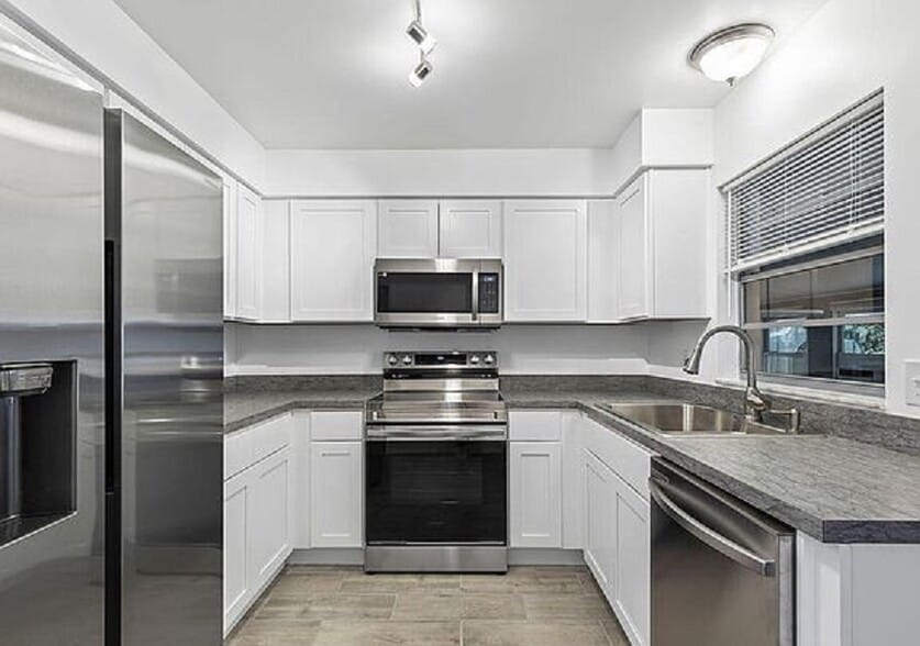 Building Photo - 405 Adele St