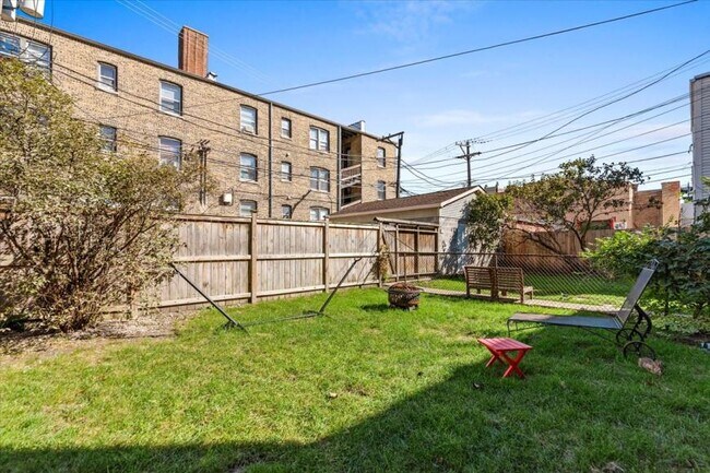 Building Photo - 2 bedroom in Chicago IL 60625