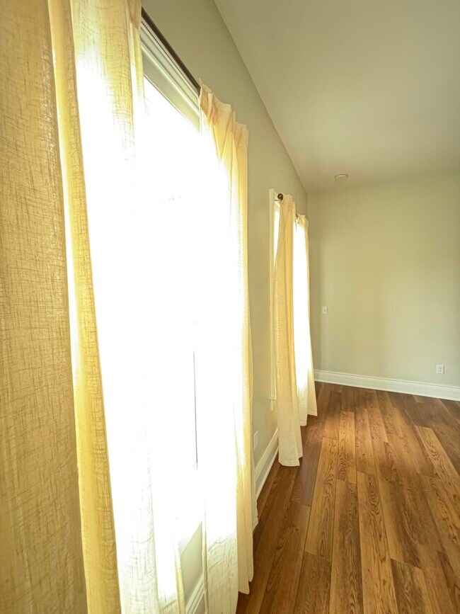 Building Photo - 118 S Evans St