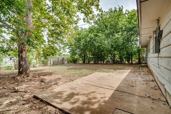 Building Photo - 3005 SW 52nd Pl