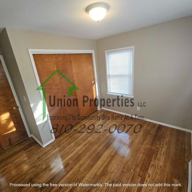 Building Photo - 3033 Pine Grove Ave