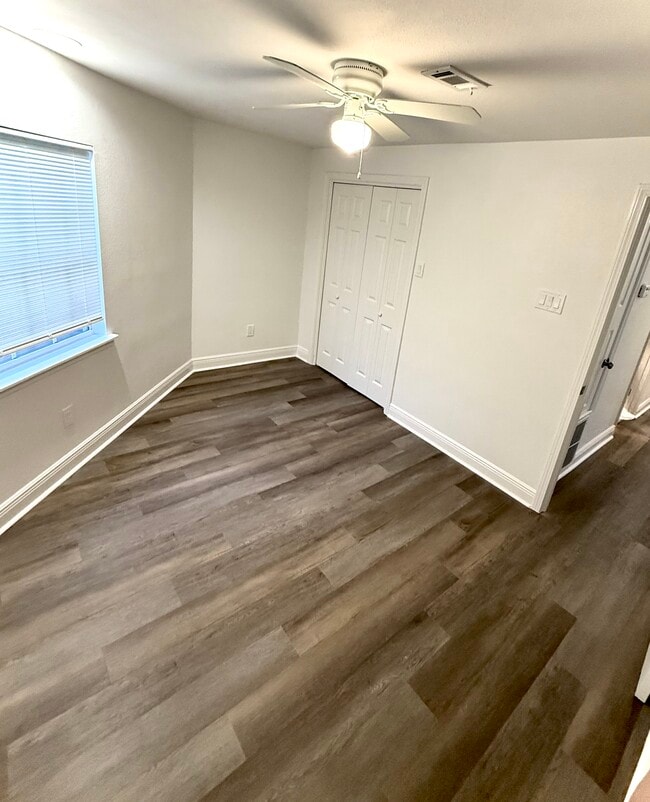 Building Photo - 3300 Bissonet Dr