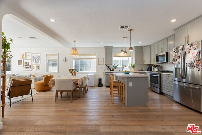 Building Photo - 4114 Edenhurst Ave
