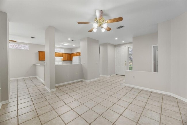 Building Photo - 121 Coreopsis Way