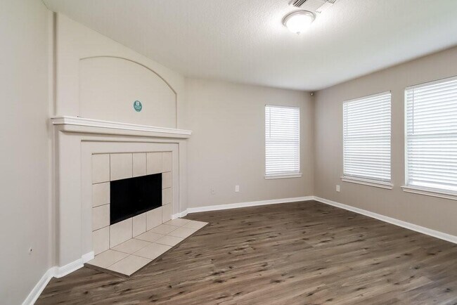 Building Photo - 14635 Lothbury Dr