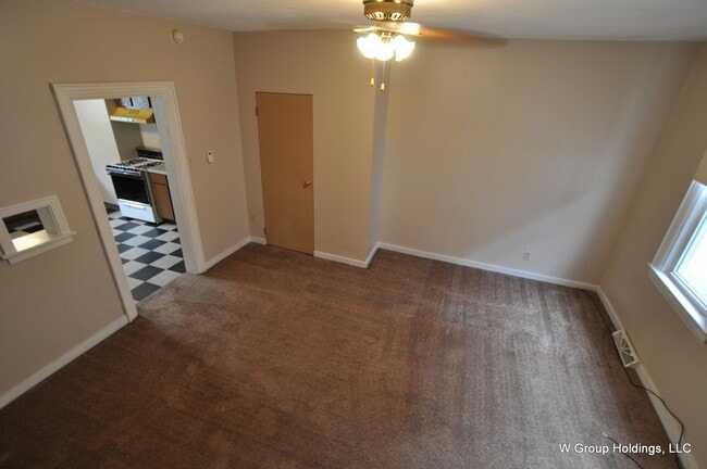 Building Photo - Super Convenient 1 Bedroom in Up & Coming ...
