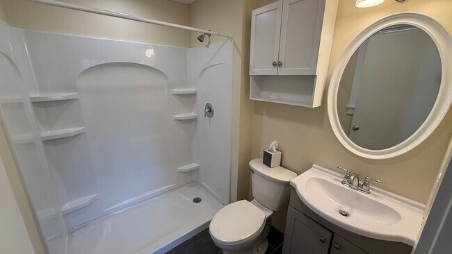 Building Photo - Lovely, 2 Story Apartment Triplex within W...