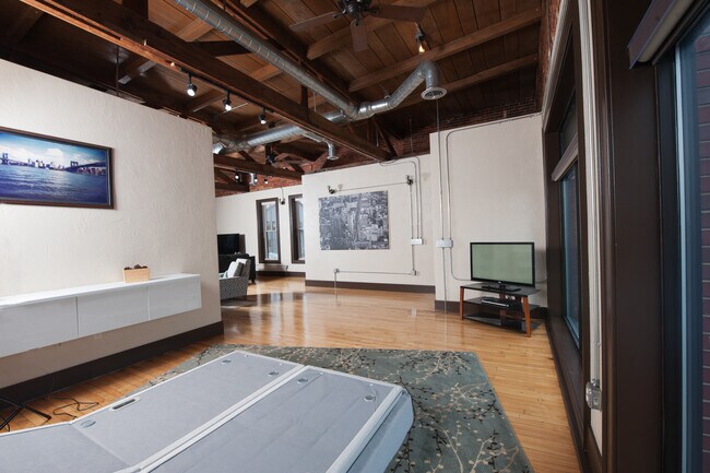 Building Photo - 2101 Beale Ave