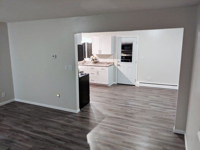 Building Photo - 501/503