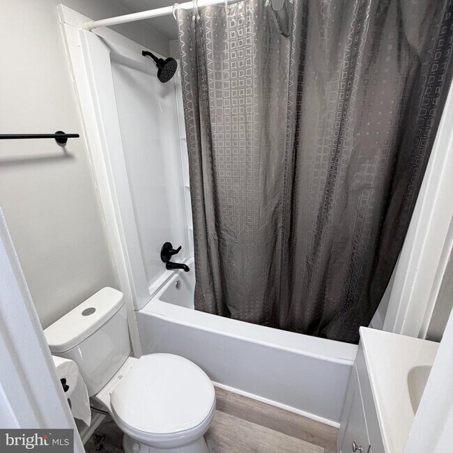 Building Photo - 980 Scotland Ave