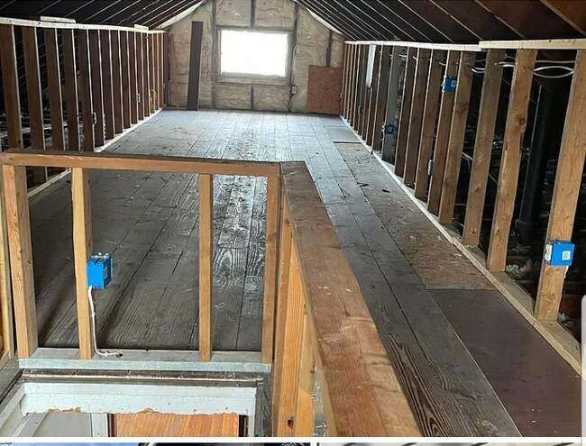 Building Photo - 627 N Sunset Ave