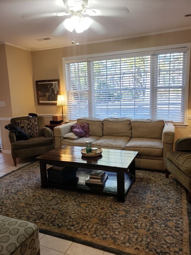 Building Photo - Three Bedroom Ranch in Mount Pleasant