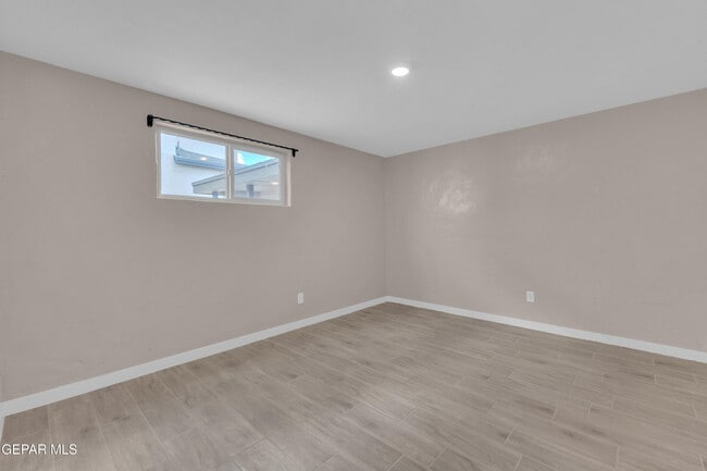 Building Photo - 8931 Robert Dr