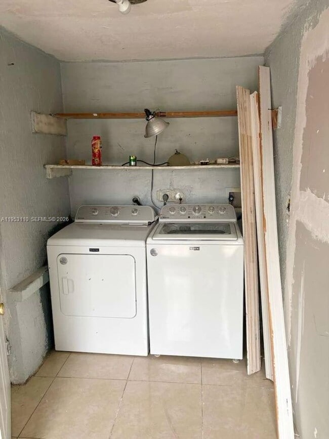 Building Photo - 221 NW 40th St