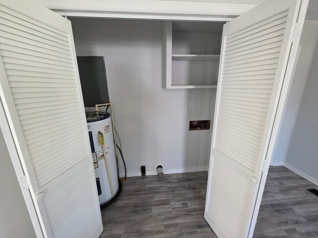 Building Photo - 1001 James St