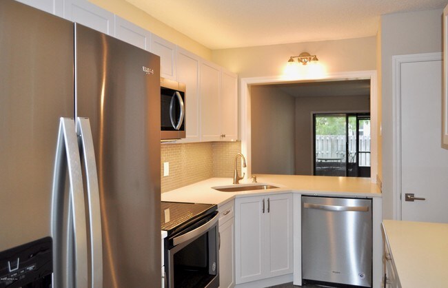Building Photo - 2133 Sea Hawk Dr