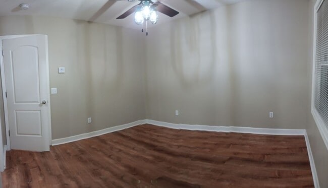 Building Photo - 3 Bedroom/2.5 Bath in Countryview Village