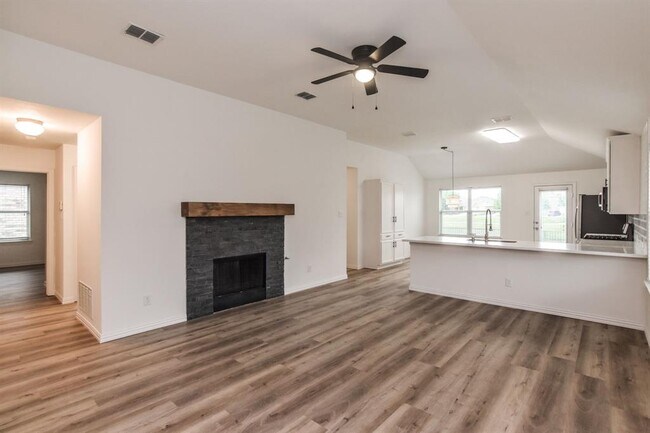 Building Photo - 2605 Cascade Cove Dr