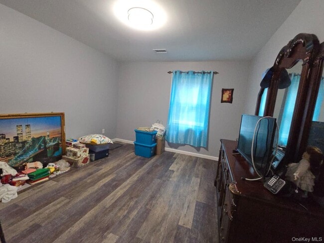 Building Photo - 60 Oak St