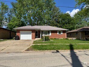 Building Photo - Nice older 2 bedroom home in a quiet neigh...