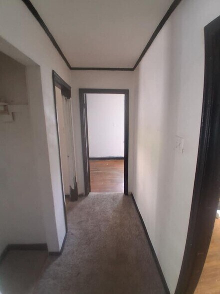 Building Photo - 11 B Ln