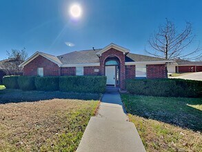 Building Photo - MOVE-IN READY NOW! Corner Lot in White Settlement ISD!