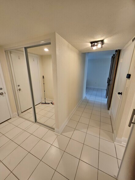 Building Photo - 387 S McMullen Booth Rd