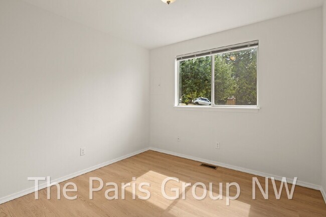 Building Photo - 1313 Monroe Ave NE