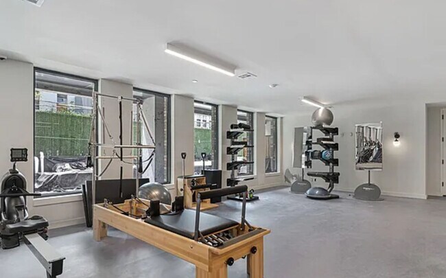 Building Photo - 130 Hope St