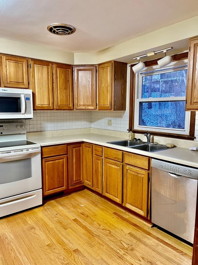 Building Photo - 102 Elmsford Rd