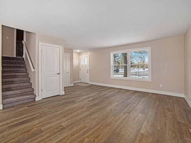 Building Photo - 556/558 Quarterline