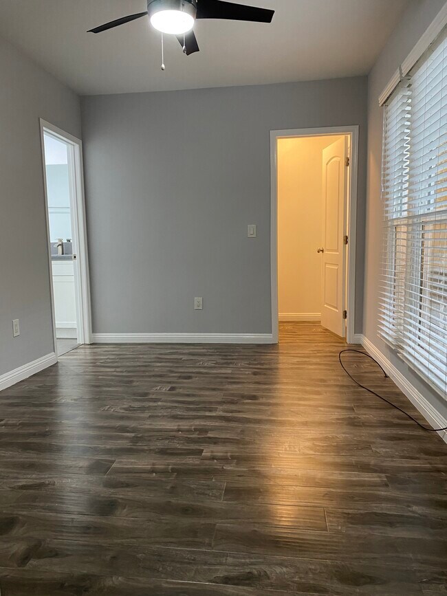 BEDROOM - 7284 1/2 Fountain Ave