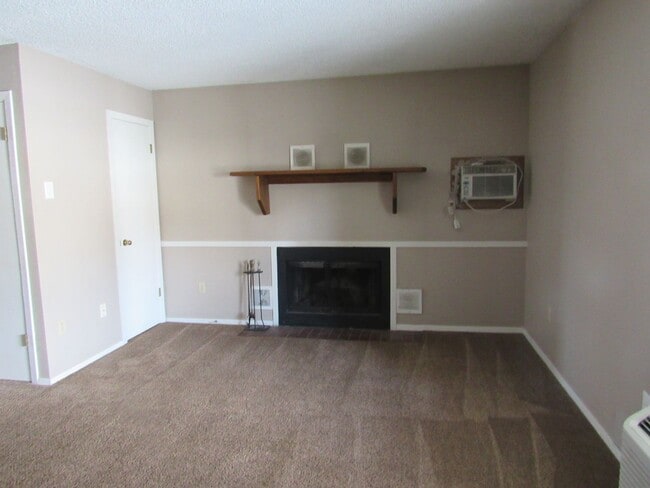Building Photo - Ground Level One Bedroom