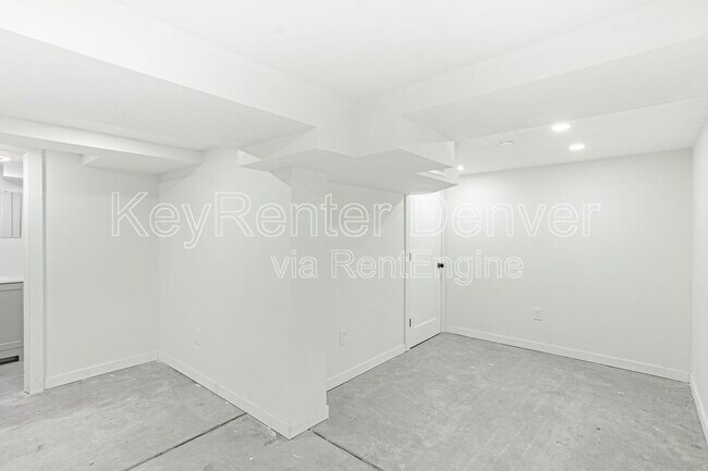 Building Photo - 421 N Stuart St