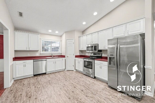 Building Photo - 76 Wade Hampton Dr