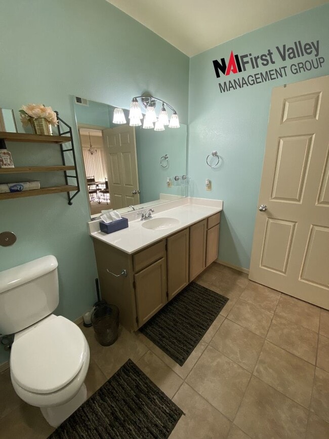 Building Photo - 1 Bedroom, 1 Bath Executive