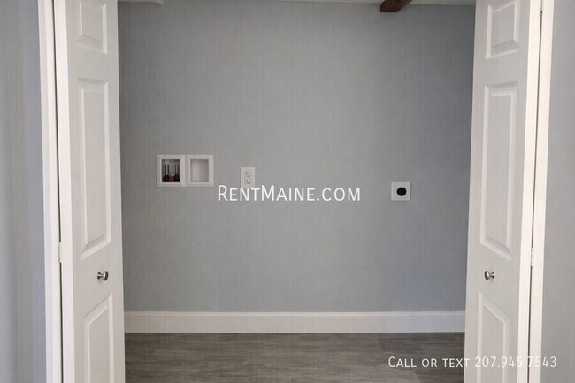 Building Photo - 492 Main St