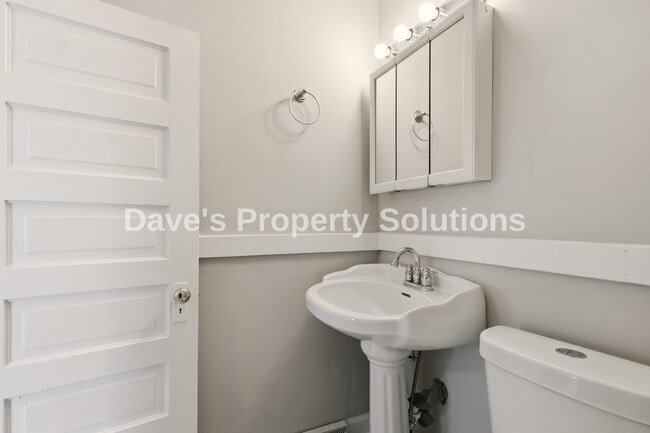 Building Photo - Charming Updated Home in Prime Winston-Salem Location