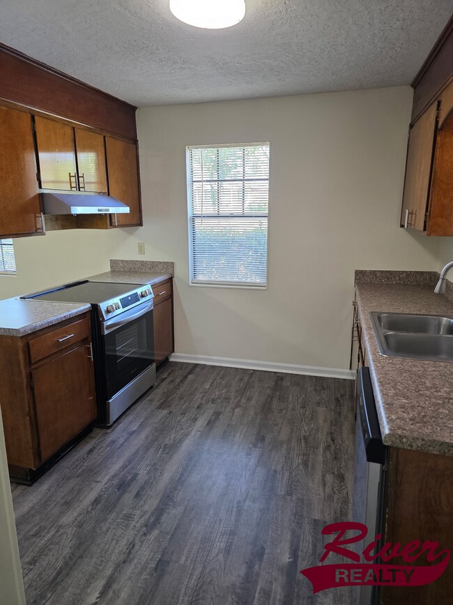 Building Photo - 3-Bed, 2-Bath Home in South Augusta - Larg...
