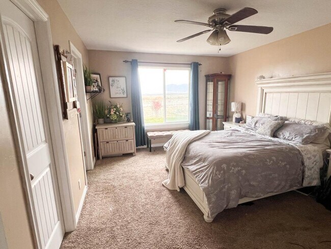 Building Photo - 2959 W Rim Rock Dr