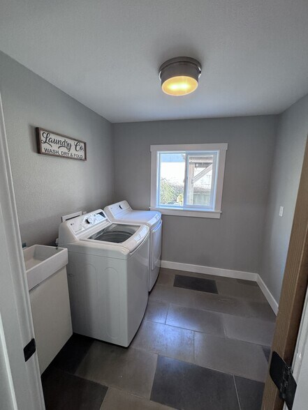 Laundry Room - 1505 NW 10th Ave