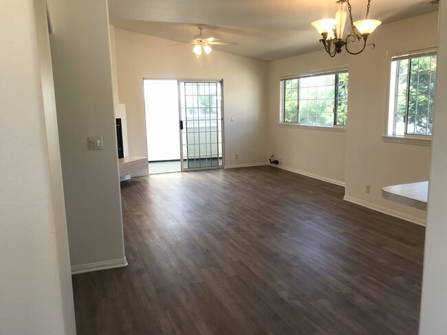 Building Photo - Large Beach House Over Two Car Garage