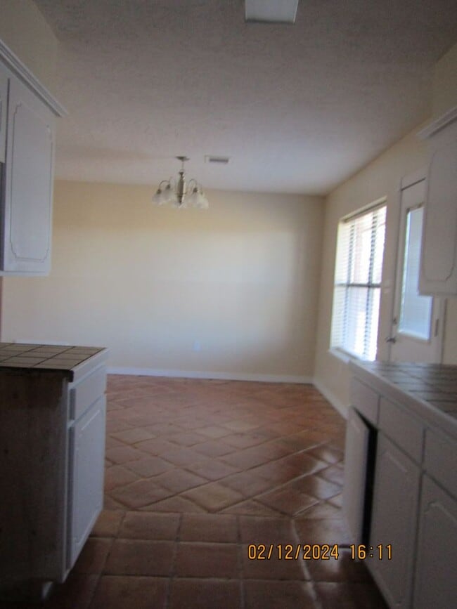 Building Photo - Home located in the Cache area!