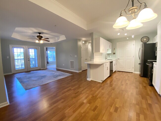 Building Photo - Two Bedroom Spacious Condo Near Everything Bluffton Has to Offer!