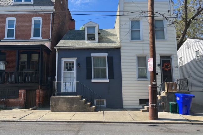 Primary Photo - Charming 2 Bedroom Home in Chestnut Hill!