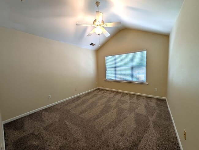 Building Photo - Charming, 2 Story End Unit Townhouse located in the Glenlea Park Community!