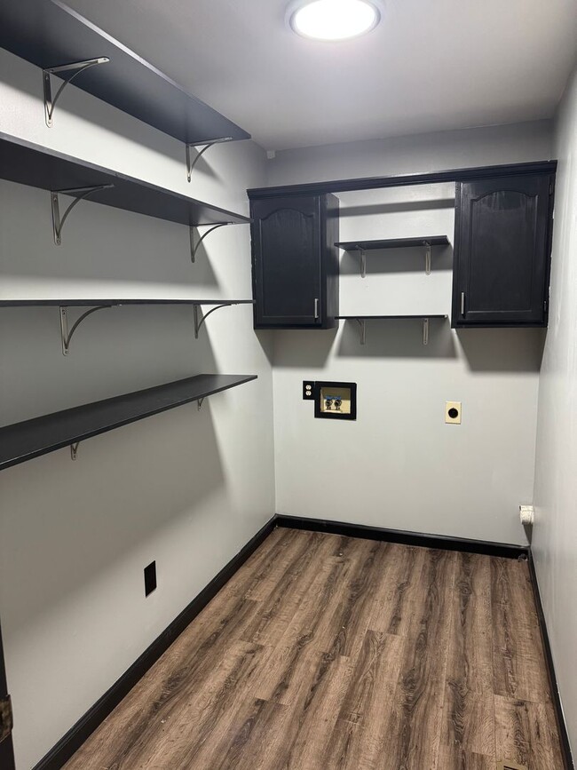 Building Photo - 3 Bedroom | 2 Bathroom | 2 Car garage | La...