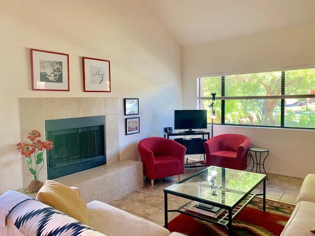 Building Photo - 5051 N Sabino Canyon Rd