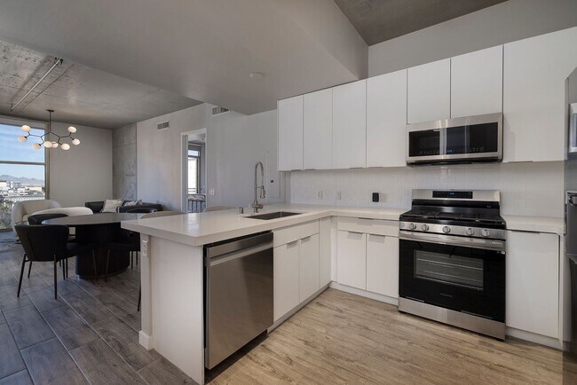 Building Photo - FULLY FURNISHED - JUHL - 2 BEDROOM 2 BATH WITH 2 PARKING SPACES